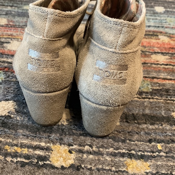 Toms Desert Wedge Suede Booties Shoes Wedge Natural Tan Lace-up Size 8.5 - Picture 3 of 6